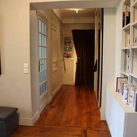 Apt In The Heart Of The Marais -1Bdr 1 Living Room Apartment *