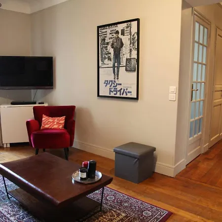 Apt In The Heart Of The Marais -1Bdr 1 Living Room Apartment *